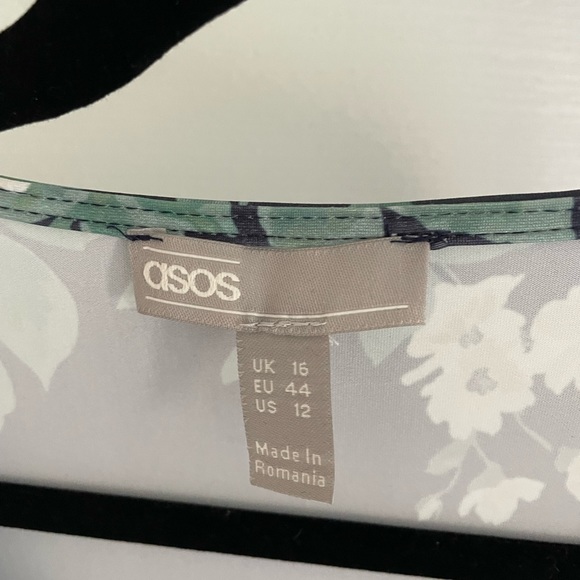 ASOS MATERNITY Curve Floral Flutter Sleeve maxi dress - Picture 5 of 8